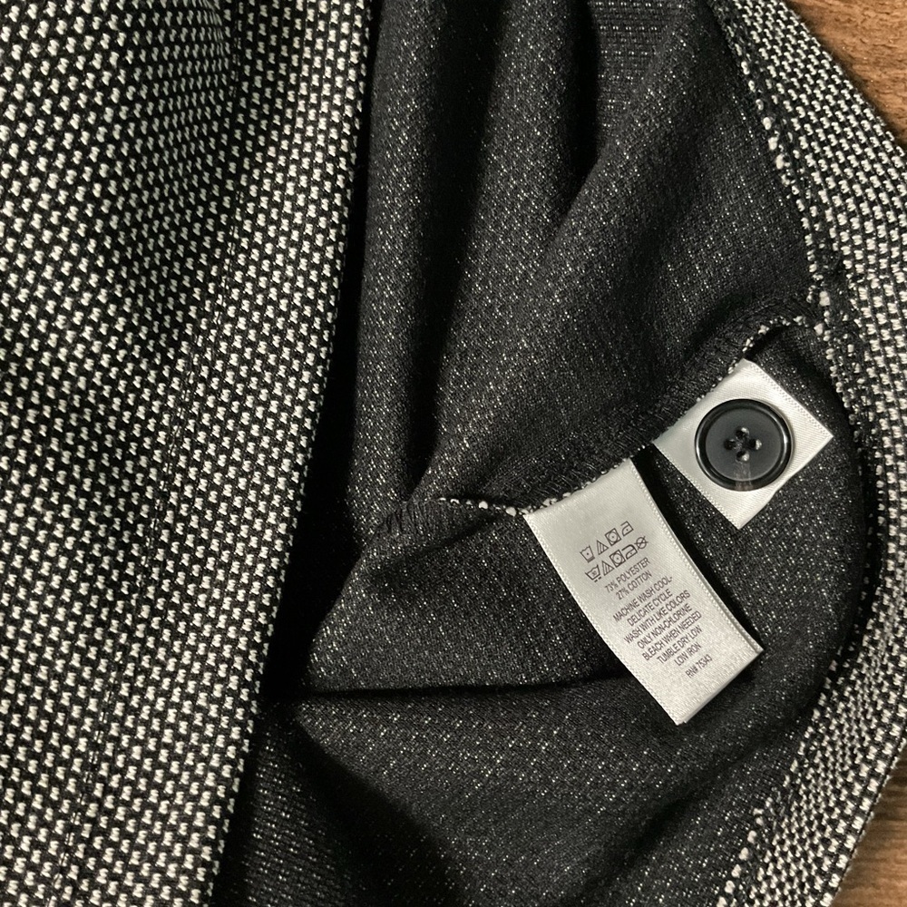 Tahari Black and Gray Long Sleeve Top NWT - Picture 4 of 4